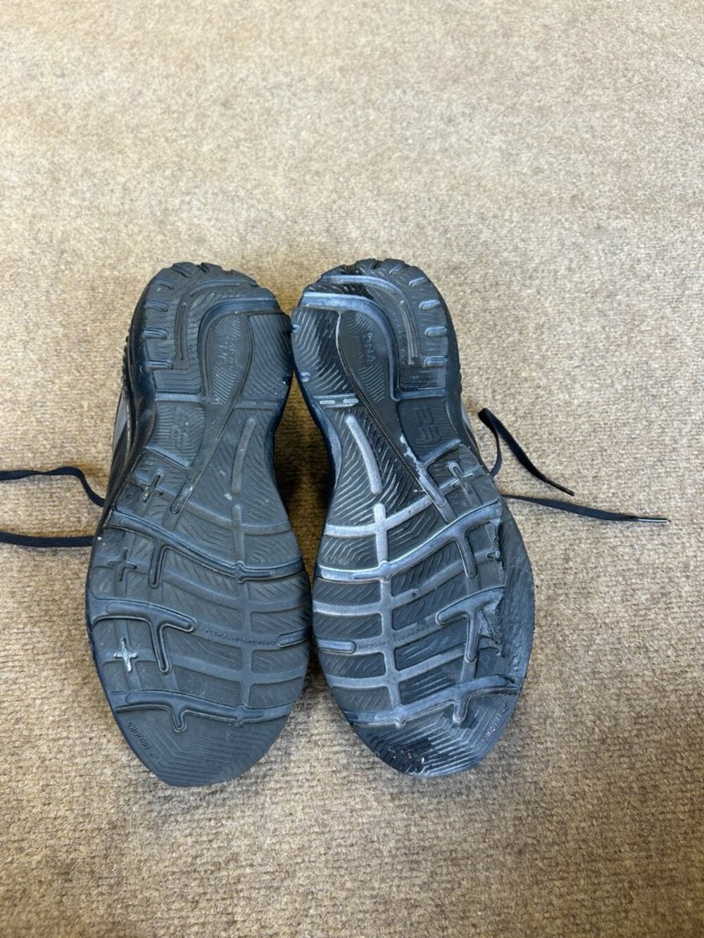 Brooks Adrenaline GTS 23 Black Running Shoes – Lightly Worn - Picture 6 of 9